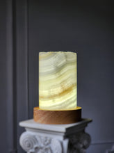 画像をギャラリービューアに読み込む, Onyx Lamp / Round Pillar with LED Light Base - small #93
