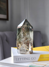 將圖片載入圖庫檢視器 Garden Quartz / Lodolite Tower on Gold Satnd - 997g #167
