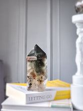 將圖片載入圖庫檢視器 Garden Quartz / Lodolite Tower on Gold Satnd - 997g #167
