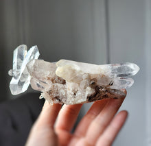 Cargar imagen en el visor de la galería, High Grade Himalayan Quartz Cluster - small 214g #358
