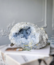 Cargar imagen en el visor de la galería, Large High Grade Celestite Geode / Cluster - 7.11kg #91
