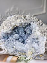 Cargar imagen en el visor de la galería, Large High Grade Celestite Geode / Cluster - 7.11kg #91
