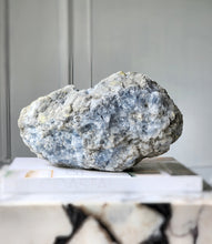 Cargar imagen en el visor de la galería, Large High Grade Celestite Geode / Cluster - 7.11kg #91
