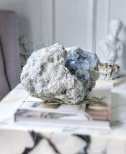 Cargar imagen en el visor de la galería, Large High Grade Celestite Geode / Cluster - 7.11kg #91
