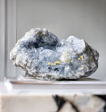 Cargar imagen en el visor de la galería, Large High Grade Celestite Geode / Cluster - 7.11kg #91
