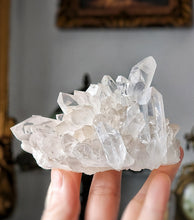 Cargar imagen en el visor de la galería, Clear Quartz Cluster - small 248g #43
