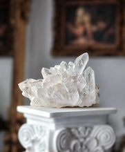 Cargar imagen en el visor de la galería, Clear Quartz Cluster - small 248g #43
