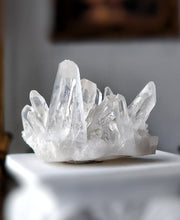 Cargar imagen en el visor de la galería, Clear Quartz Cluster - small 127g #23
