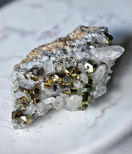 將圖片載入圖庫檢視器 Golden Pyrite in Clear Quartz Cluster - 447g #99
