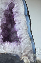 將圖片載入圖庫檢視器 Amethyst x Blue Agate Cave / Geode - 8.92kg #100
