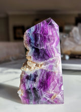 將圖片載入圖庫檢視器 Rainbow Fluorite Tower - Half Raw Half Polished - 573g #286
