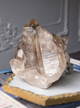 Cargar imagen en el visor de la galería, Smoky Citrine Quartz Cluster - 700g #107
