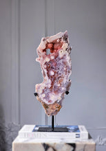 將圖片載入圖庫檢視器 Pink Amethyst Slab on Black Stand - 2.35kg #121
