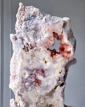 將圖片載入圖庫檢視器 Pink Amethyst Slab on Black Stand - 2.35kg #121
