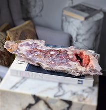 將圖片載入圖庫檢視器 Pink Amethyst Slab on Black Stand - 2.35kg #121
