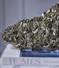 將圖片載入圖庫檢視器 Large Pyrite on Fluorite Cluster - 2.82kg #125
