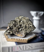 將圖片載入圖庫檢視器 Pyrite on Fluorite Cluster - 1.12kg #131
