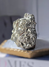 將圖片載入圖庫檢視器 Pyrite on Fluorite Cluster - 880g #132
