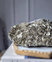 將圖片載入圖庫檢視器 Pyrite on Fluorite Cluster - 880g #132
