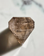 將圖片載入圖庫檢視器 Smoky Quartz Diamond Shaped - 228g #299
