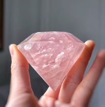 將圖片載入圖庫檢視器 Rose Quartz Diamond Shaped - 180g #49
