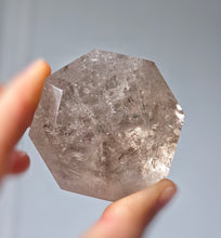 將圖片載入圖庫檢視器 Smoky Quartz Diamond Shaped - 126g #133
