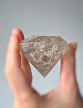 將圖片載入圖庫檢視器 Smoky Quartz Diamond Shaped - 126g #404
