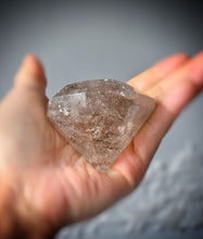 將圖片載入圖庫檢視器 Smoky Quartz Diamond Shaped - 126g #404
