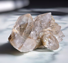 画像をギャラリービューアに読み込む, Himalayan Quartz Cluster with Garden Quartz Inclusion- small 150g #423
