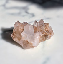 画像をギャラリービューアに読み込む, Peach Himalayan Quartz Cluster - small 149g #426
