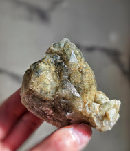 画像をギャラリービューアに読み込む, Himalayan Quartz with Golden &amp; Green Inclusions - 164g #428
