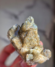 画像をギャラリービューアに読み込む, Himalayan Quartz with Golden &amp; Green Inclusions - 164g #428
