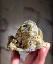画像をギャラリービューアに読み込む, Himalayan Quartz with Golden &amp; Green Inclusions - 164g #428
