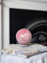 이미지를 갤러리 뷰어에 로드 , Large Rose Quartz Sphere - 2.76kg #4
