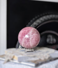 이미지를 갤러리 뷰어에 로드 , Large Rose Quartz Sphere - 2.76kg #4
