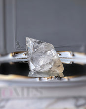 Cargar imagen en el visor de la galería, Clear Quartz Freeform on Clear Stand - 354g #99
