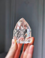 이미지를 갤러리 뷰어에 로드 , Small Clear Quartz Tower / Point with Mica Inclusion - 120g #325
