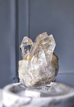 將圖片載入圖庫檢視器 Golden Healer Quartz Cluster on Stand - 341g #418
