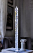Cargar imagen en el visor de la galería, Large High Grade Clear Quartz Tower - Tall &amp; Skinny 960g  #304
