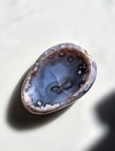 画像をギャラリービューアに読み込む, Black &amp; Blue Flower Agate Bowl / Jewellery Bowl - 300g #386
