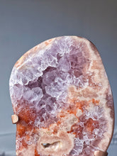 將圖片載入圖庫檢視器 Pink Amethyst Slab on Rose Gold Stand - 1.18kg #404
