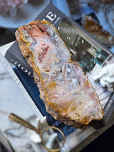 將圖片載入圖庫檢視器 Pink Amethyst Slab on Black Stand - 1.75kg #46
