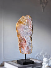 將圖片載入圖庫檢視器 Pink Amethyst Slab on Black Stand - 1.75kg #46
