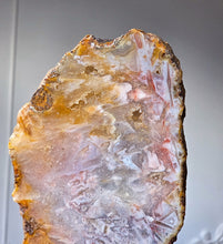 將圖片載入圖庫檢視器 Pink Amethyst Slab on Black Stand - 1.75kg #46
