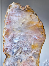將圖片載入圖庫檢視器 Pink Amethyst Slab on Black Stand - 1.75kg #46
