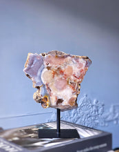 將圖片載入圖庫檢視器 Pink Amethyst on Black Stand - 1.3kg #110

