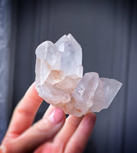 Cargar imagen en el visor de la galería, Pink Himalayan Quartz Cluster - small 208g #498
