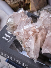將圖片載入圖庫檢視器 Himalayan Quartz Cluster with Chlorite Phantom Inclusion - 1.25kg #512
