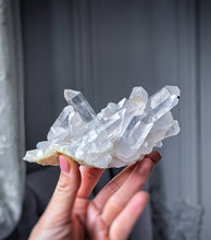 Cargar imagen en el visor de la galería, High Grade Himalayan Quartz Cluster - 288g #511
