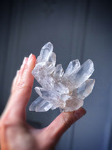 이미지를 갤러리 뷰어에 로드 , Himalayan Quartz Cluster on Clear Stand - small 142g #521
